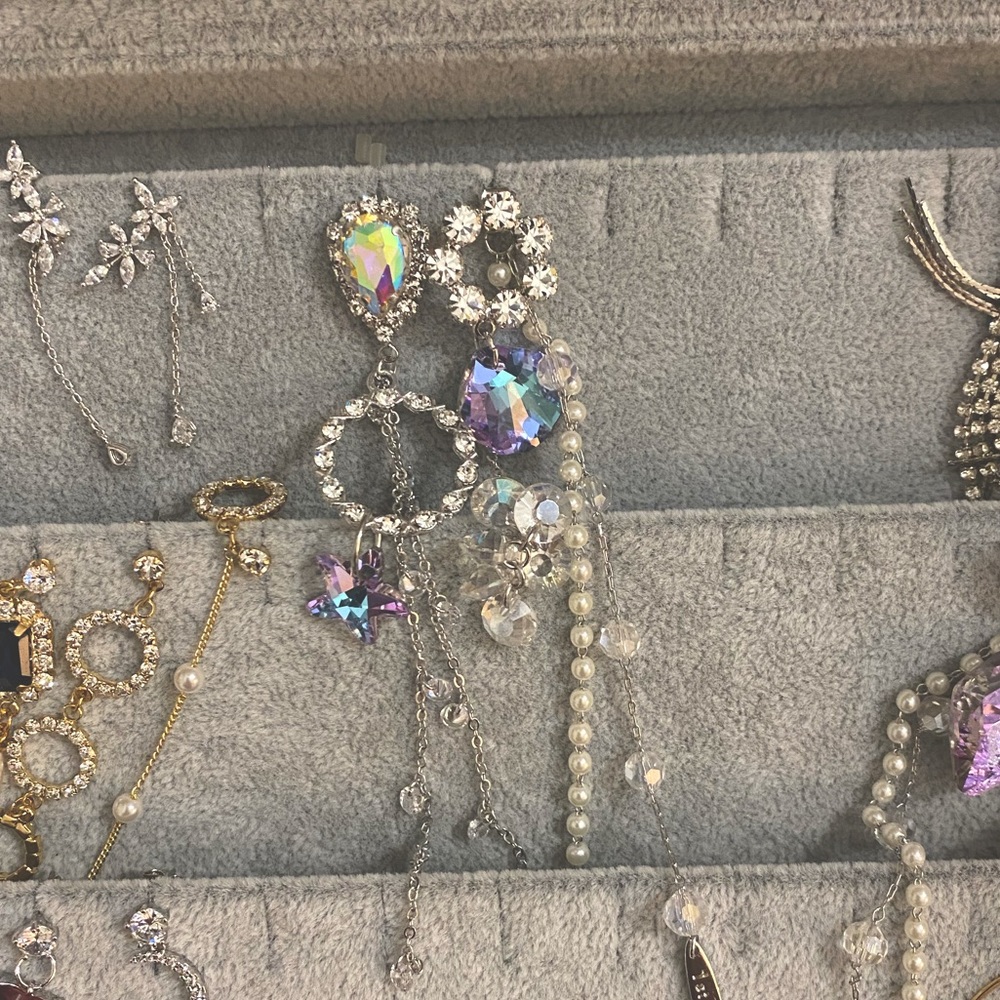 New handmade earrings with gem and pearls